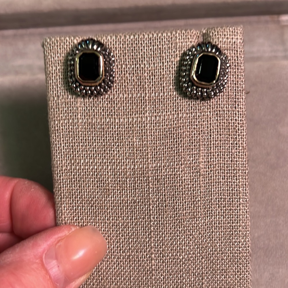 Copy of some similar, David Yurman pierced earnings. Non branded